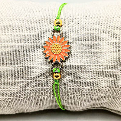 Thumbnail: Boho-Armband Flower mit orange-gelbem Blumenverbinder, vergoldeten Perlen und gewachstem Baumwollband.
