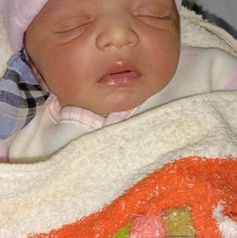 Neugeborene Babys, geboren in der Patty’s Child Clinic Chak No. 16