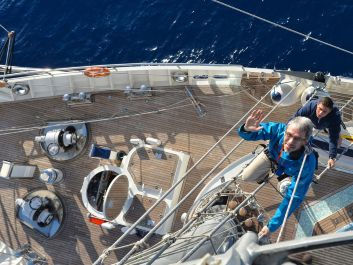 RUNNING ON WAVES Segelreise