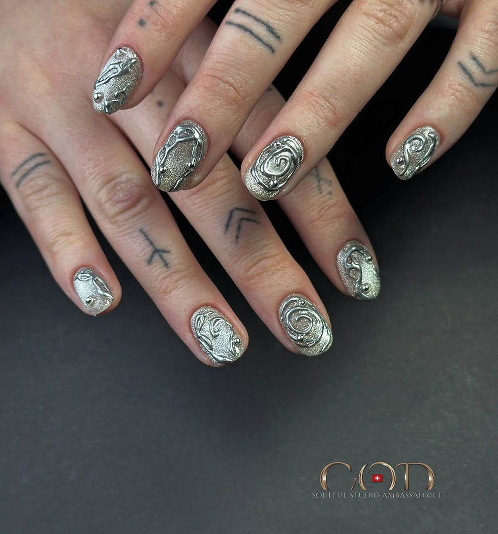 Résultat d'une pose d'ongles semi-permanent par Sophie Blake, Soulful Studio