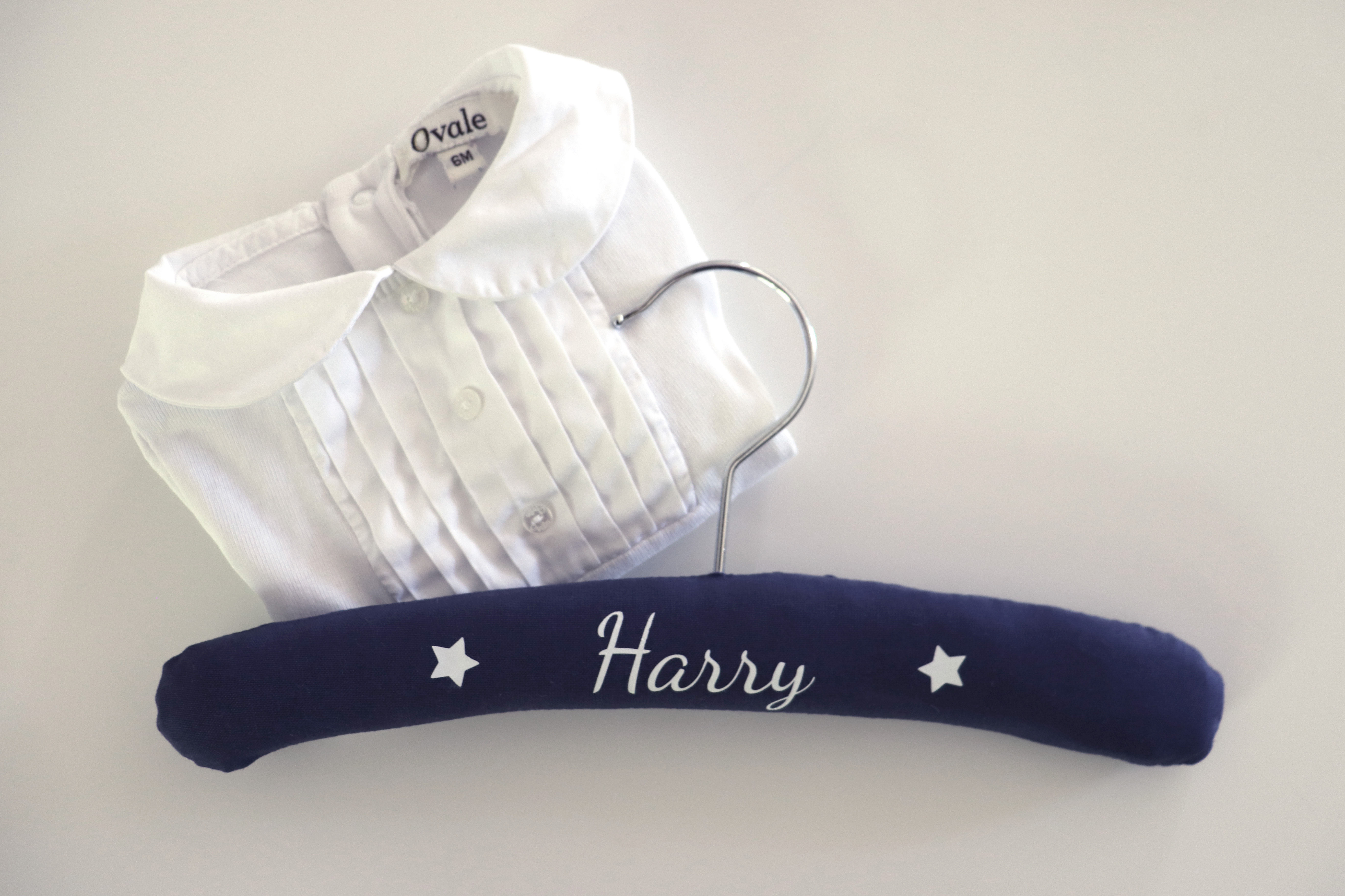 Cintre personnalisé avec prénom du bébé