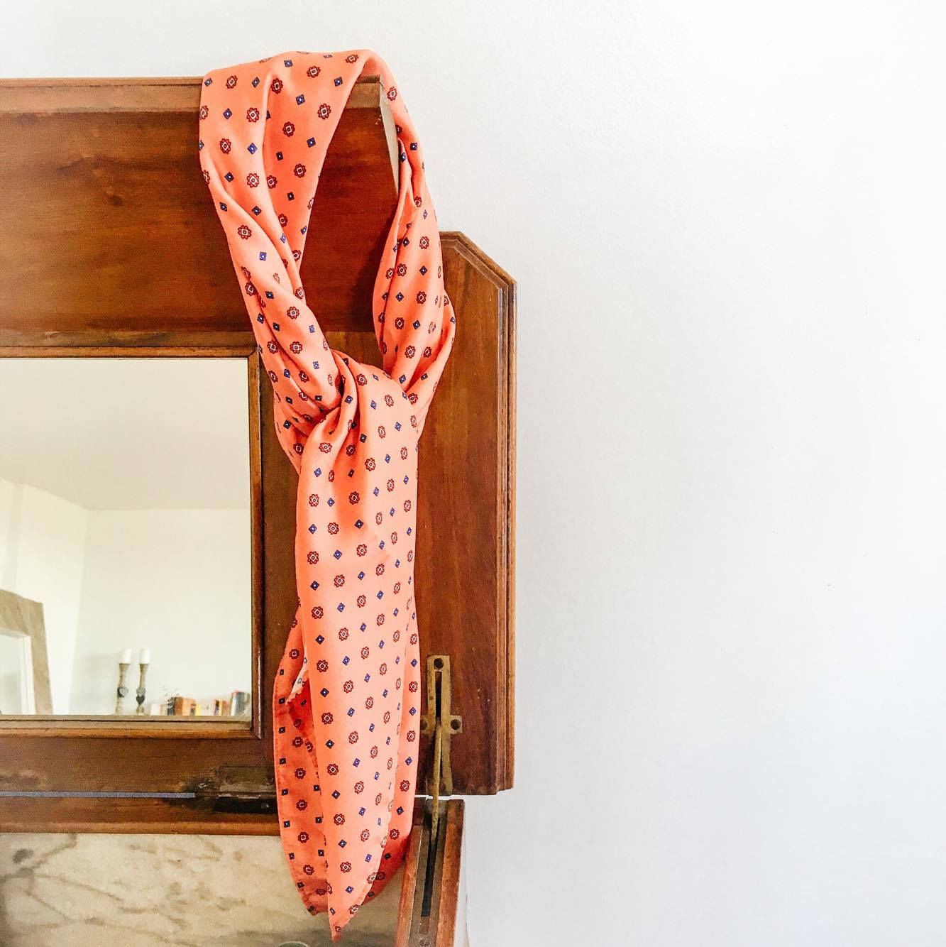 Foulard en Twill de soie corail imprimé rosace