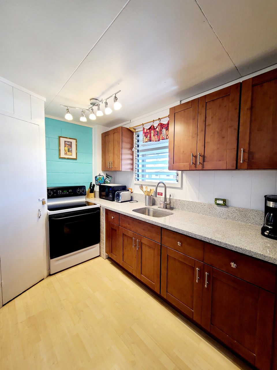 B7_Kitchen_2