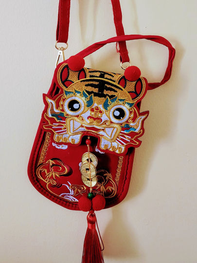 Lucky Lion Purse 2