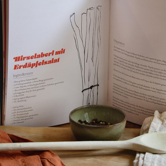 Editorialdesign aus dem veganen Kochbuch „Bobo Vegan“ mit Rezept für Hirselaibchen mit Erdäpfelsalat, handgezeichnete Illustration und typografisches Layout