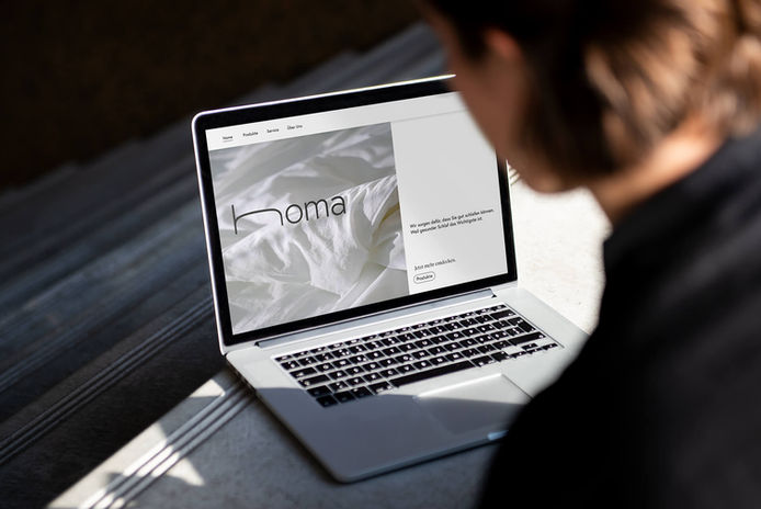 Webdesign und Branding für Möbel- und Interior-Marke mit minimalistischem Website-Layout