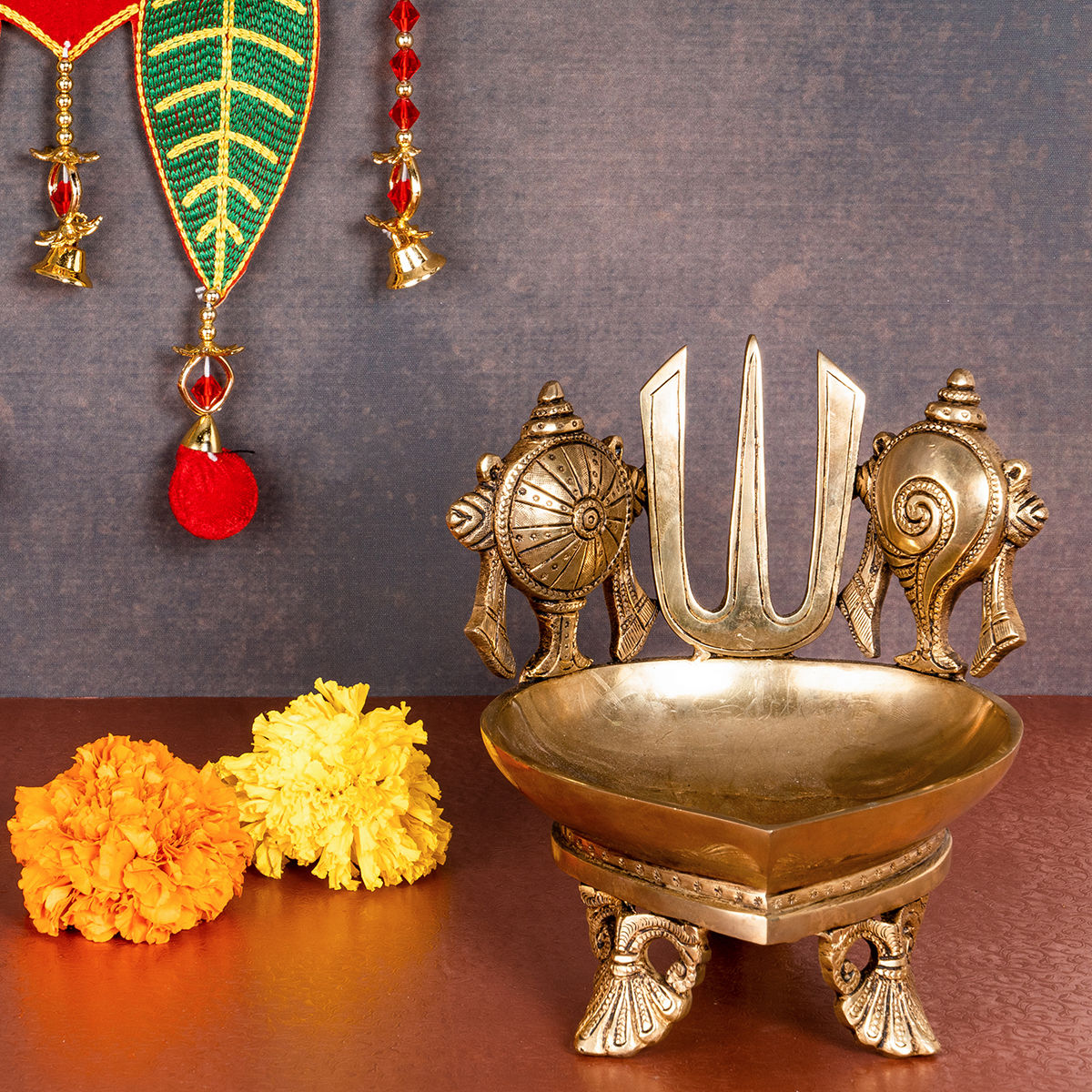 Brass Sangu Chakra Vilakku