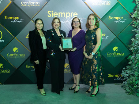 CERES entrega reconocimiento a Seguros Confianza por sus 40 años de aporte al desarrollo del país
