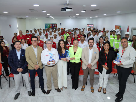 ARCA CONTINENTAL ECUADOR recibe a la Ministra del Ambiente en su planta de Guayaquil