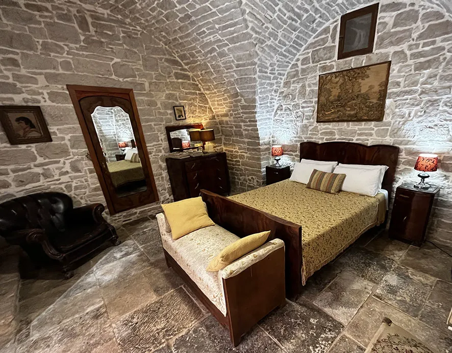 Courtyard Room