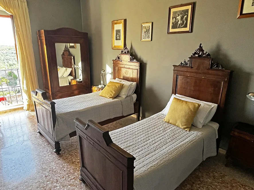 Gemini Room