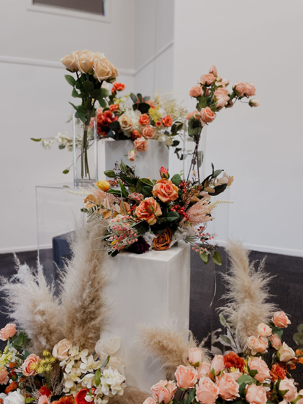 Thumbnail: sets of plinth with floral setup