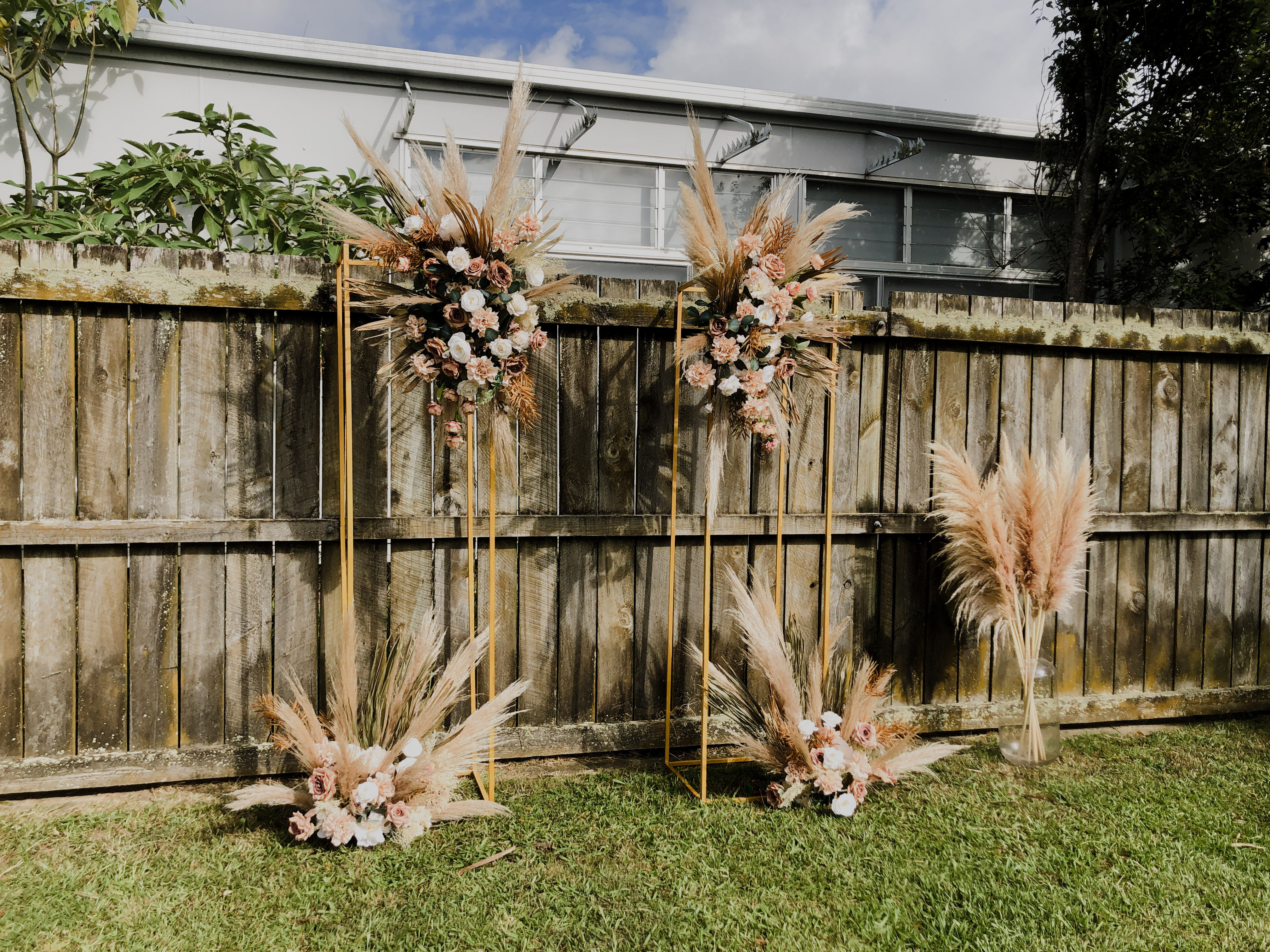 A pair of plinth arch with floral design