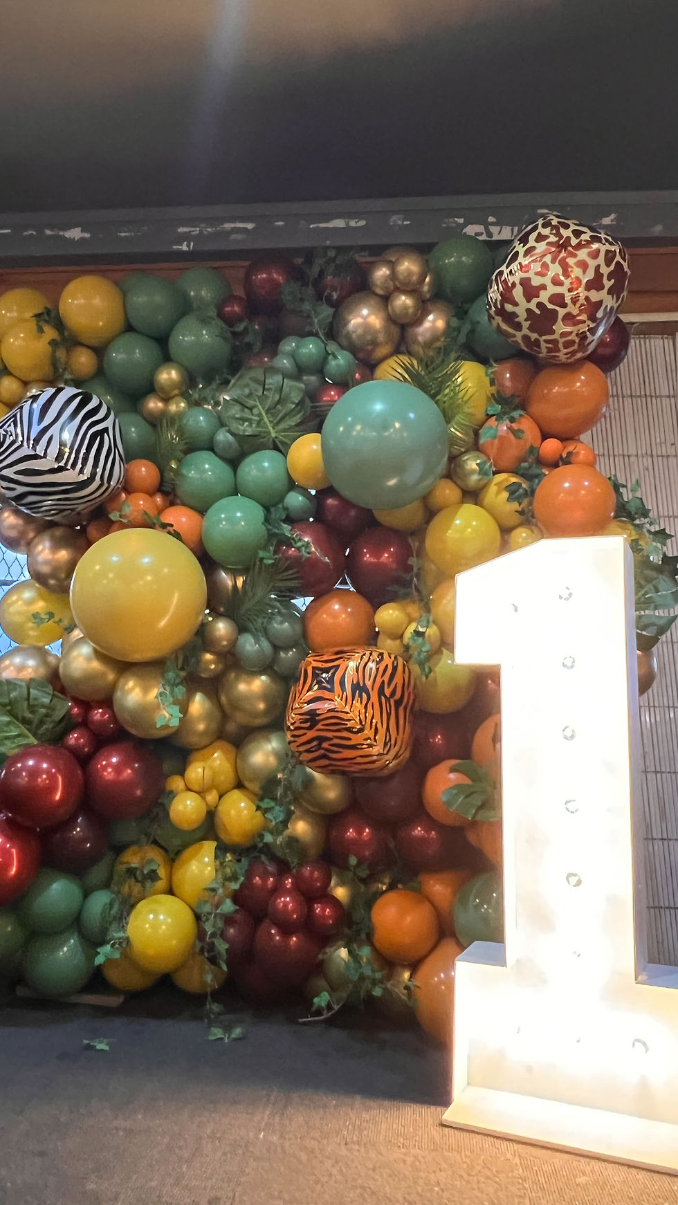 Thumbnail: Safari theme ballon wall and number light