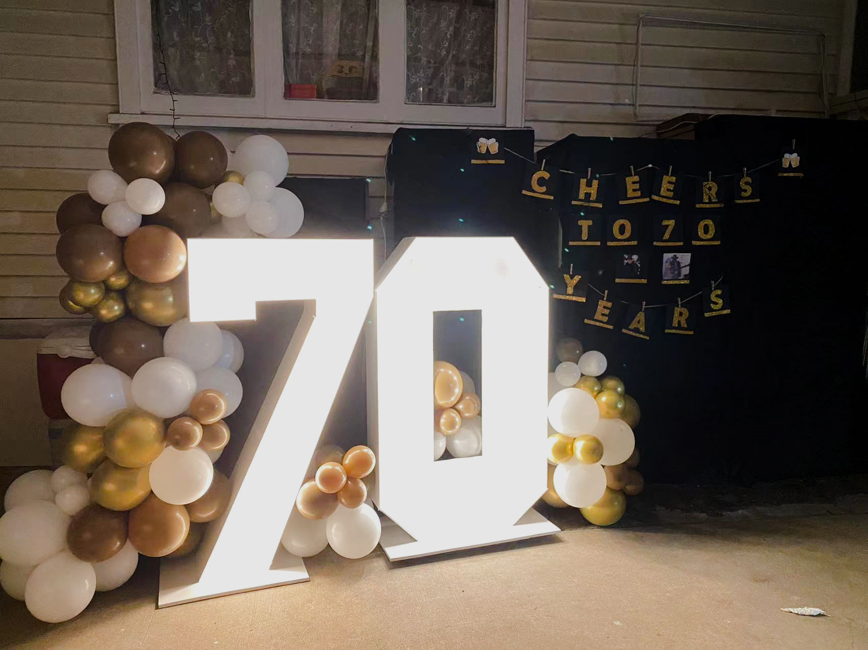 Number light 70 with garland