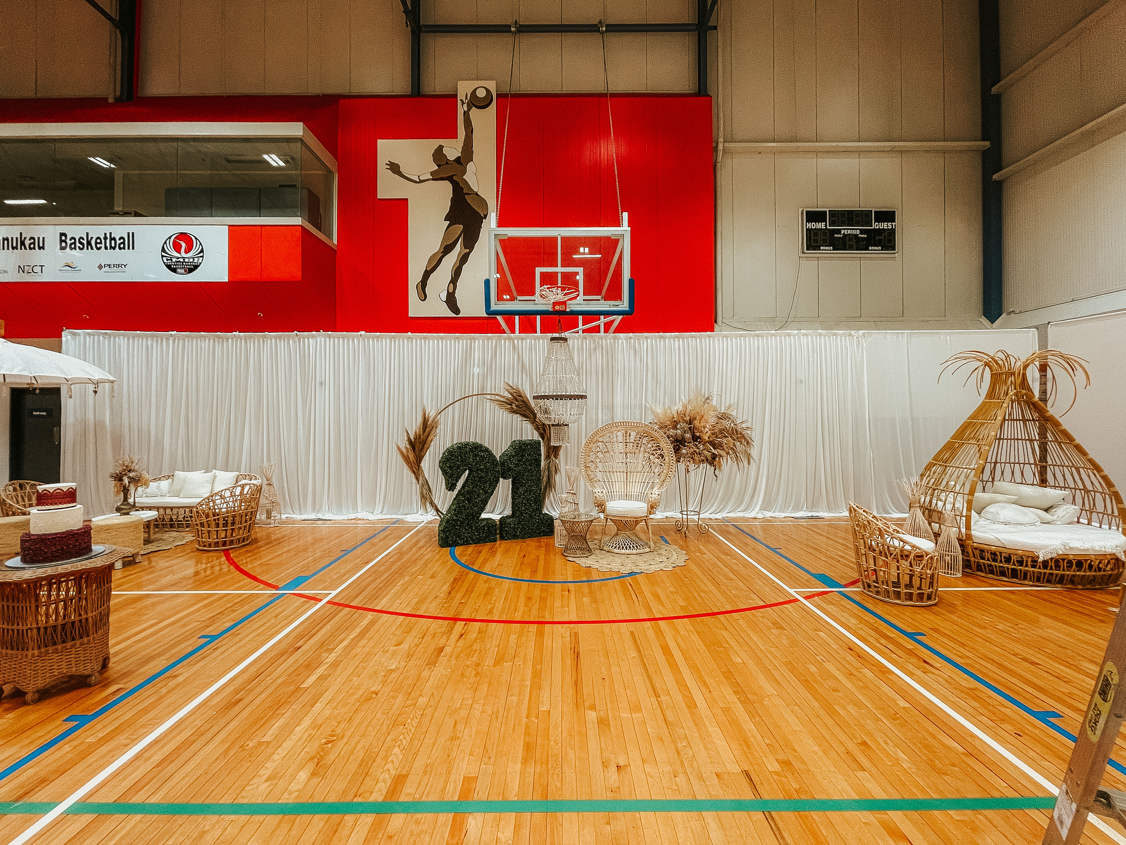 B14. Backdrop partition/wall