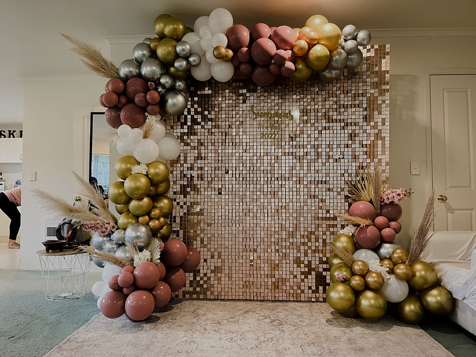 Thumbnail: Copper gold wave wall with garland