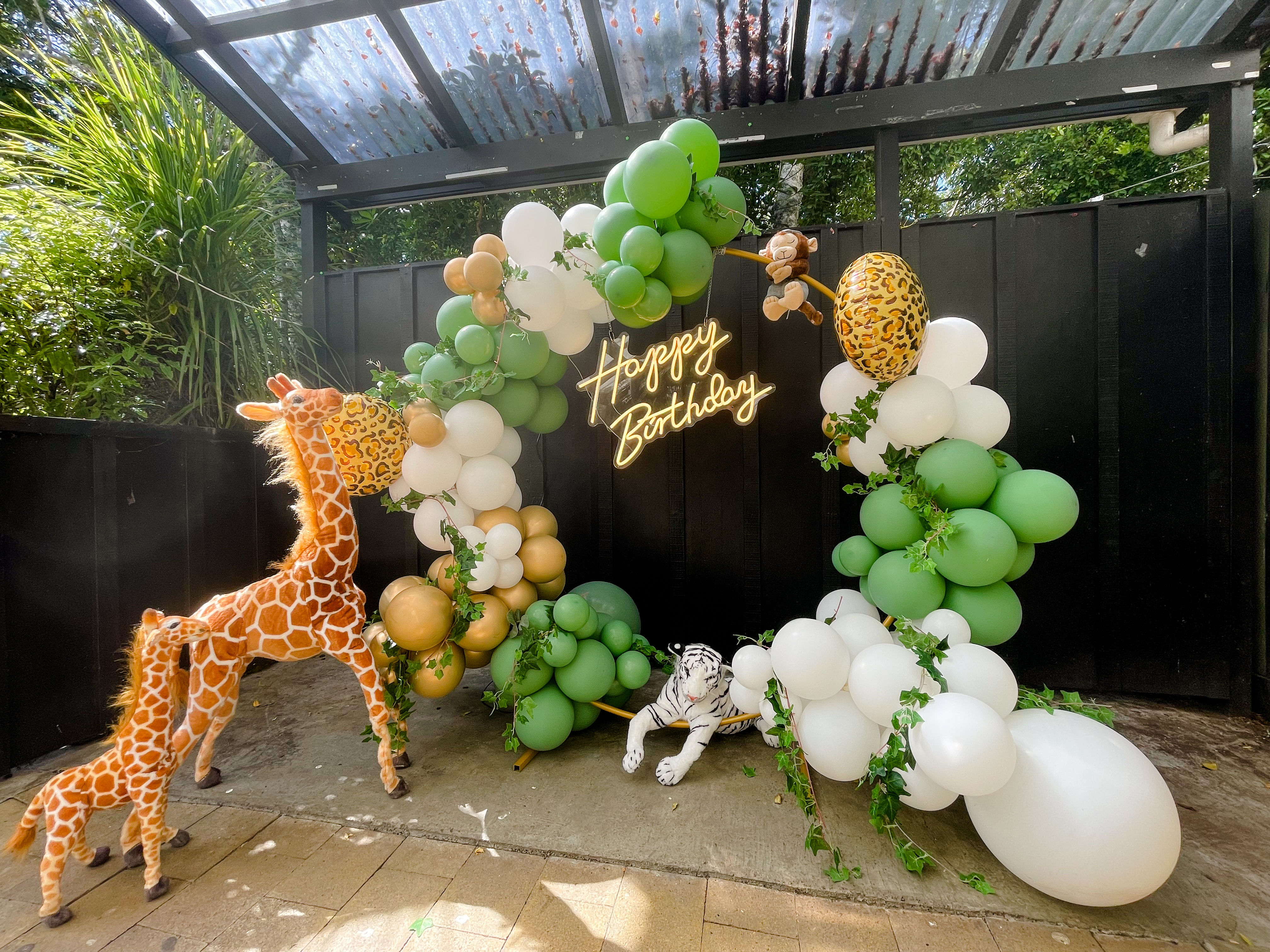 Garland arch with neon light / jungle theme