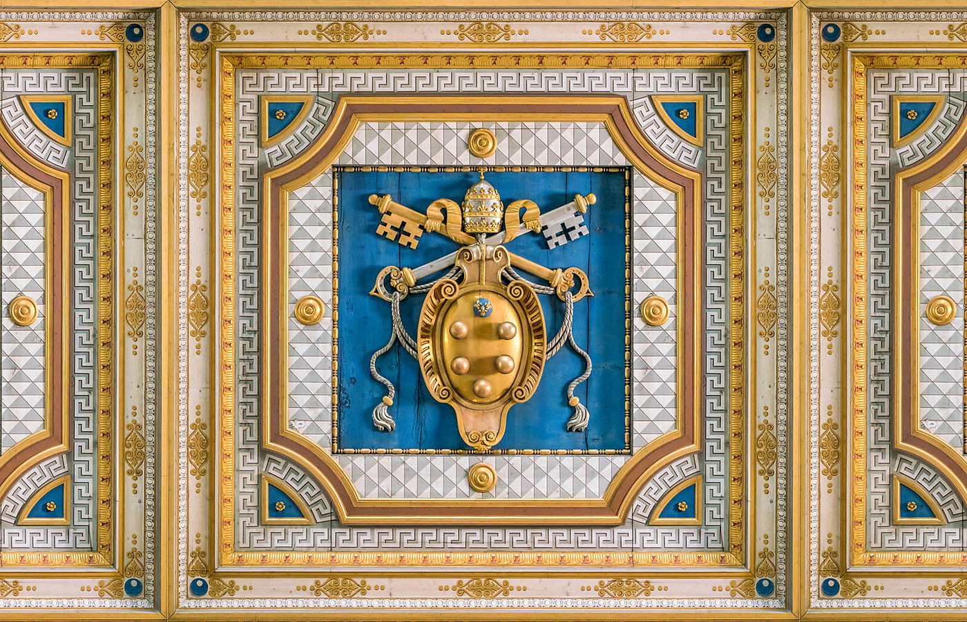 264922-1600x1030-medici-family-coat-of-arms.jpeg