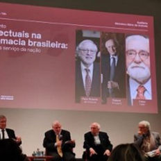 Livro com capítulo de Ricúpero lançado em SP