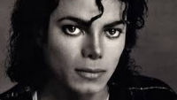 Jaafar Jackson interpretando Michael Jackson no filme 2026