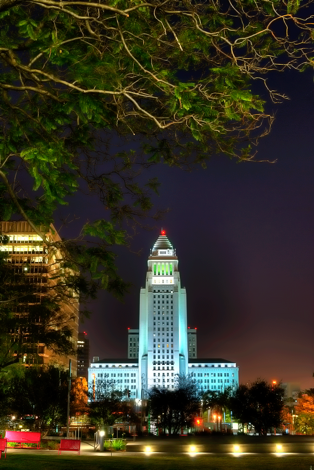 L.A.-City-Hall-from-Grand-Park.gif