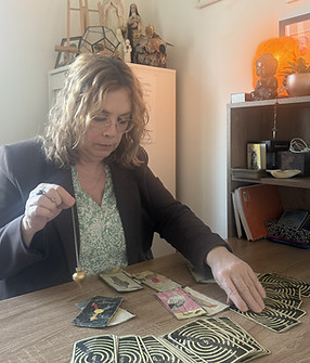 Sylvie-deneuville-cartomancie-meillac_edited.jpg
