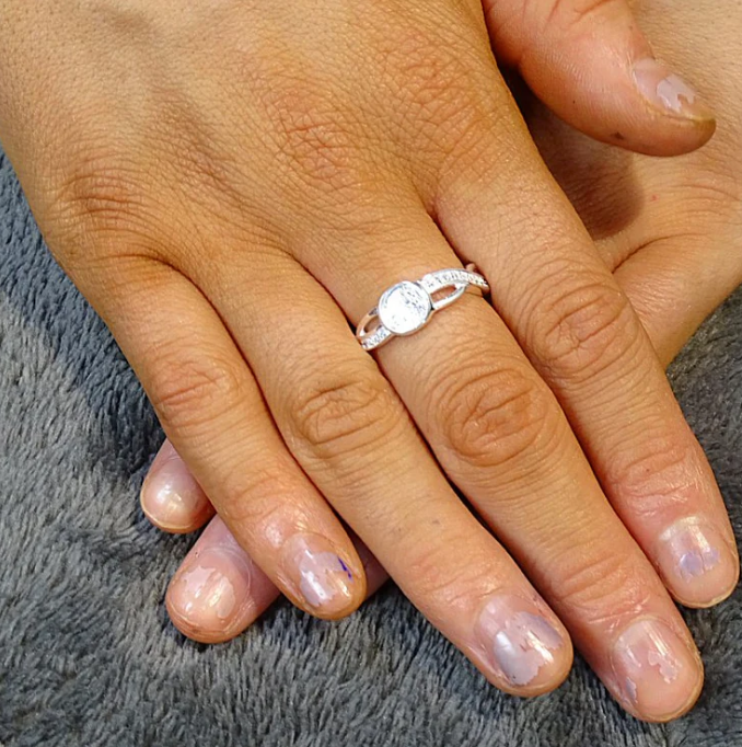 Thumbnail: Round Entwinned Ring