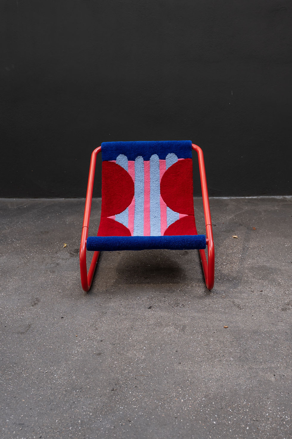 Thumbnail: Sessel mit getufteter Sitzauflage in blau und rot