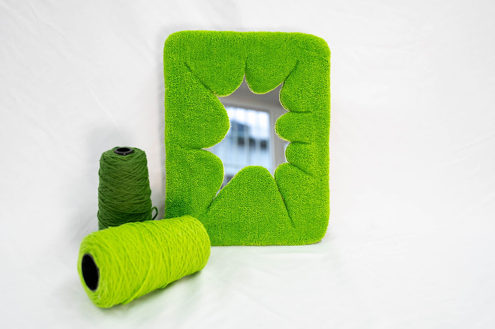 Miniaturbild: Spiegel mit Rahmen aus grüner Wolle Tufting Explosion