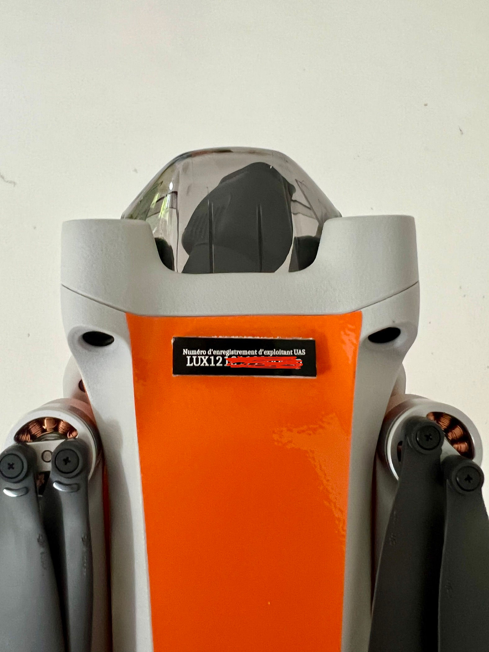 Numéro d’enregistrent UAS - plaquette en métal avec numéro personnalisé