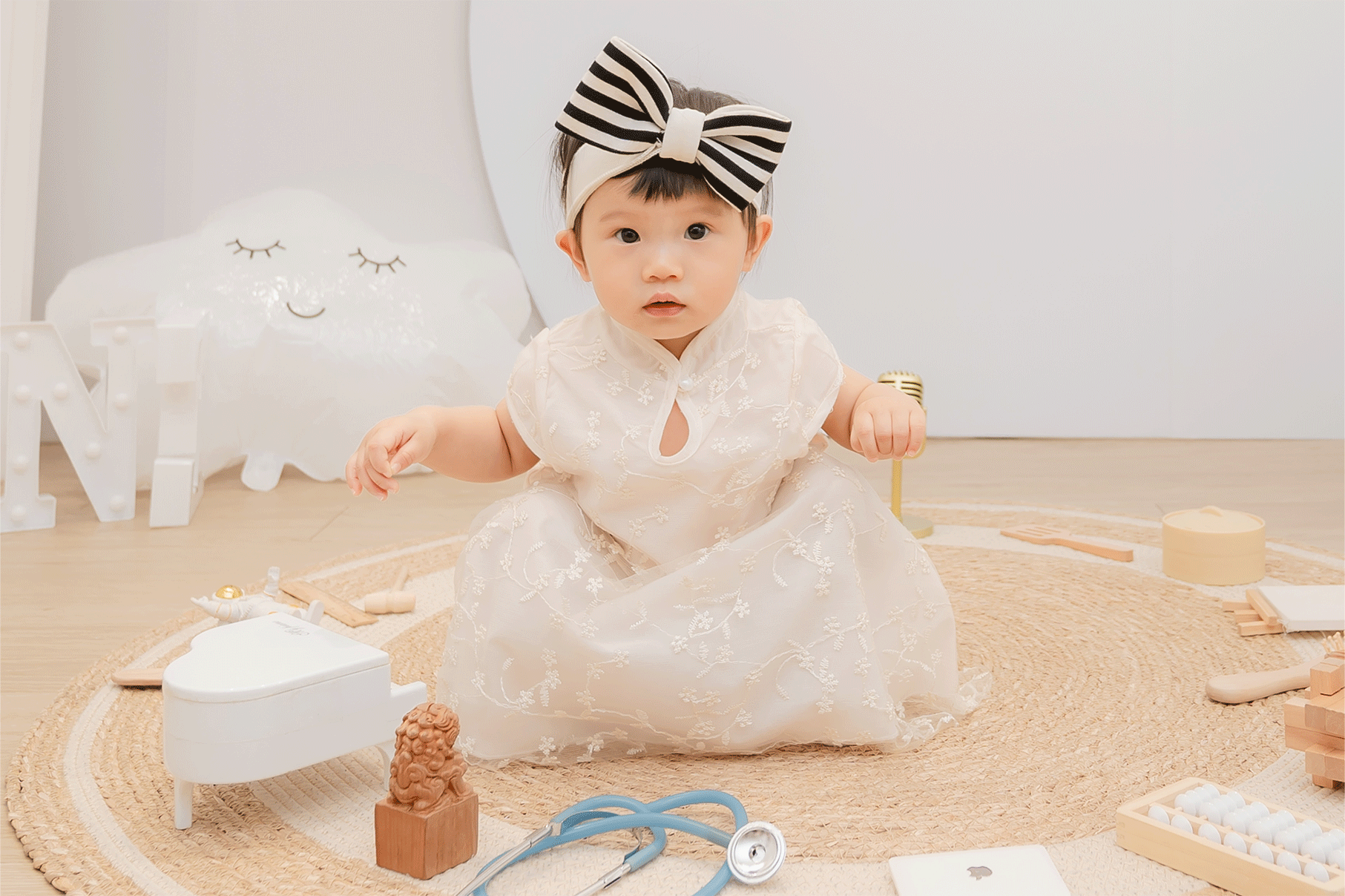 台中森森抓周派對抓周結果收尾畫面，寶寶與抓周物品同框，完整記錄重頭戲的精彩瞬間