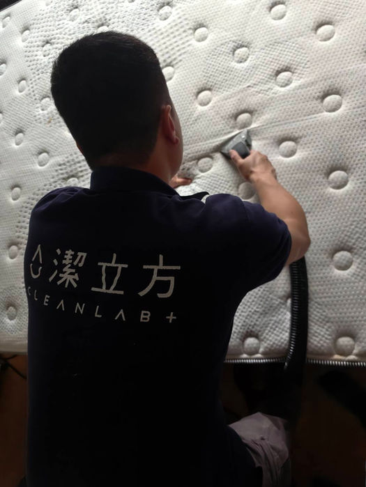 居家清潔｜家具清潔｜床墊深層清潔施工中案例｜潔立方 Cleanlab+
