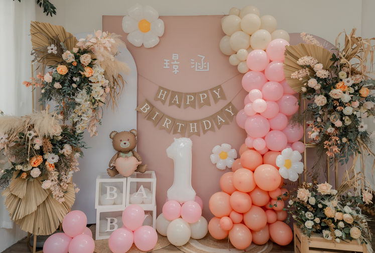 抓周派對氣球佈置,草莓派對 +粉色系設計|氣球佈置款式・慕慕抓周桃園店