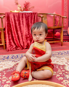 抓周三樣流程畫面，家人圍繞祝福寶寶