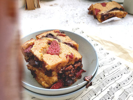 Blondies βανίλια με σοκολάτα γεμιστή και φράουλες