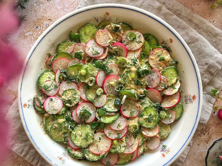 Δροσερή σαλάτα με ραπανάκια και αγγούρι