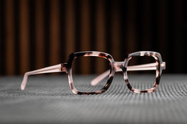 Lunette fait main-made in France-écaille rose-lunette femme-nice-cote d'azur-french Riviera 