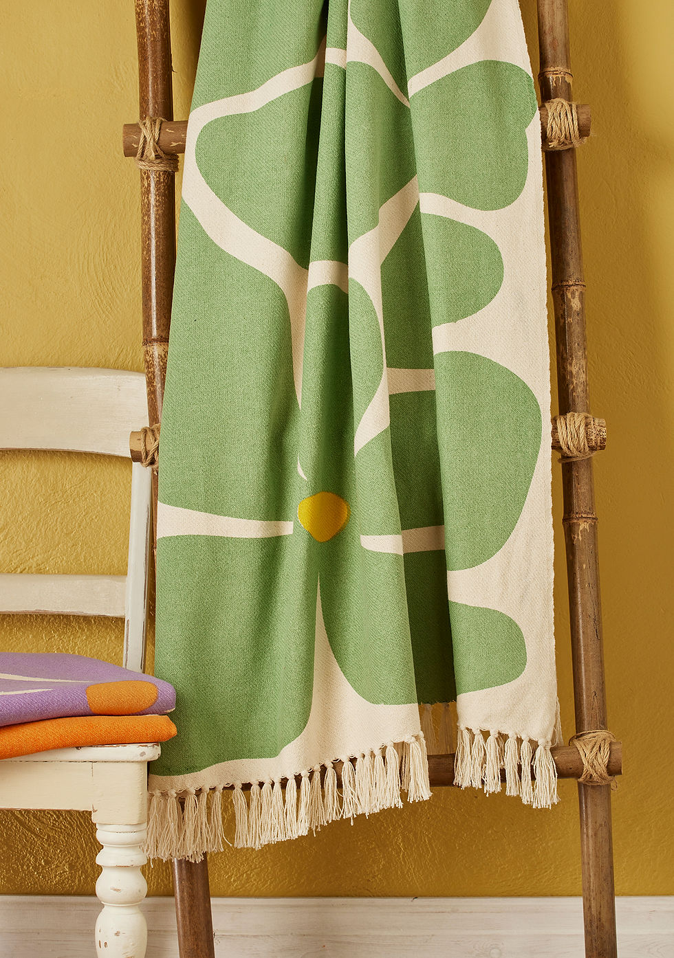 green bold flower throw