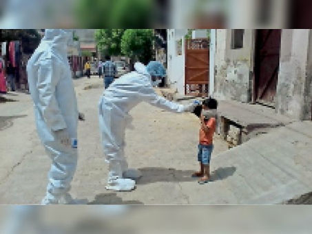 11 साल का यह बालक न तो बीमार है और न ही इसमें कोरोना के कोई लक्षण हैं, फिर भी 10 बार रिपोर्ट पॉजिटिव