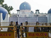 पाकिस्तान के दो अफसर जासूसी में रंगे हाथों गिरफ्तार