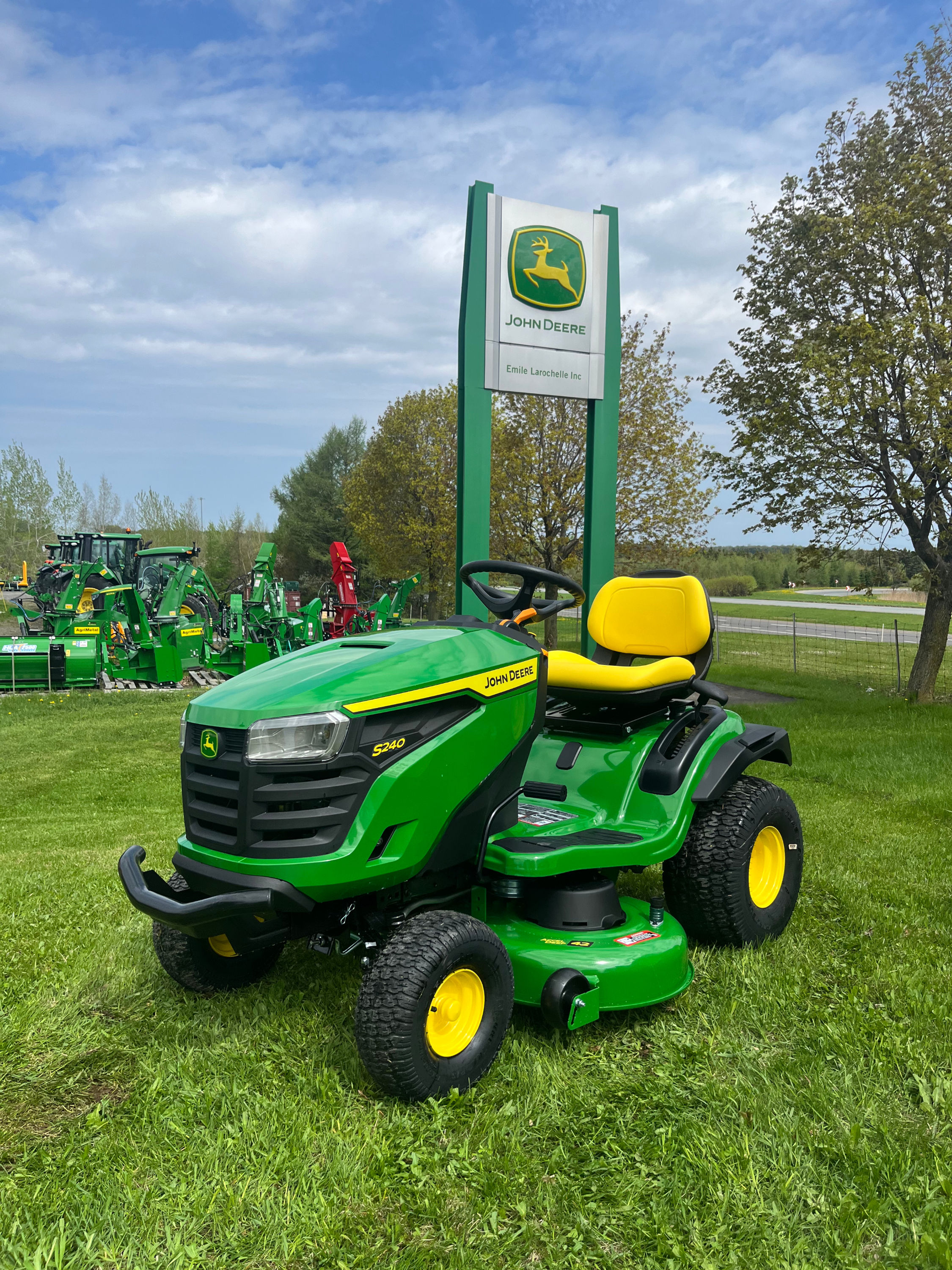 S240 - Tracteur de pelouse