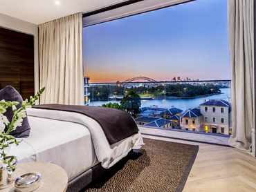 Australia: Luxurious Penthouse Apartment with World Class Views over the Sydney Harbour as well as t