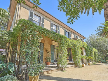 Australia: Marine Villa in 57-65 Darghan Street, Sydney, New South Wales