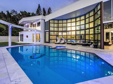 Australia: 'Villa Blue Waters', A Grand Villa Fit For Nobles Located In Gold Coast, Queensla