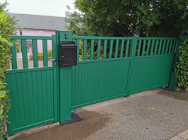ALUMINIUM, DOUBLE LEAF, AUTOMATIC SWING GATES WITH MATCHING PEDESTRIAN GATE. DESIGN, SUPPL