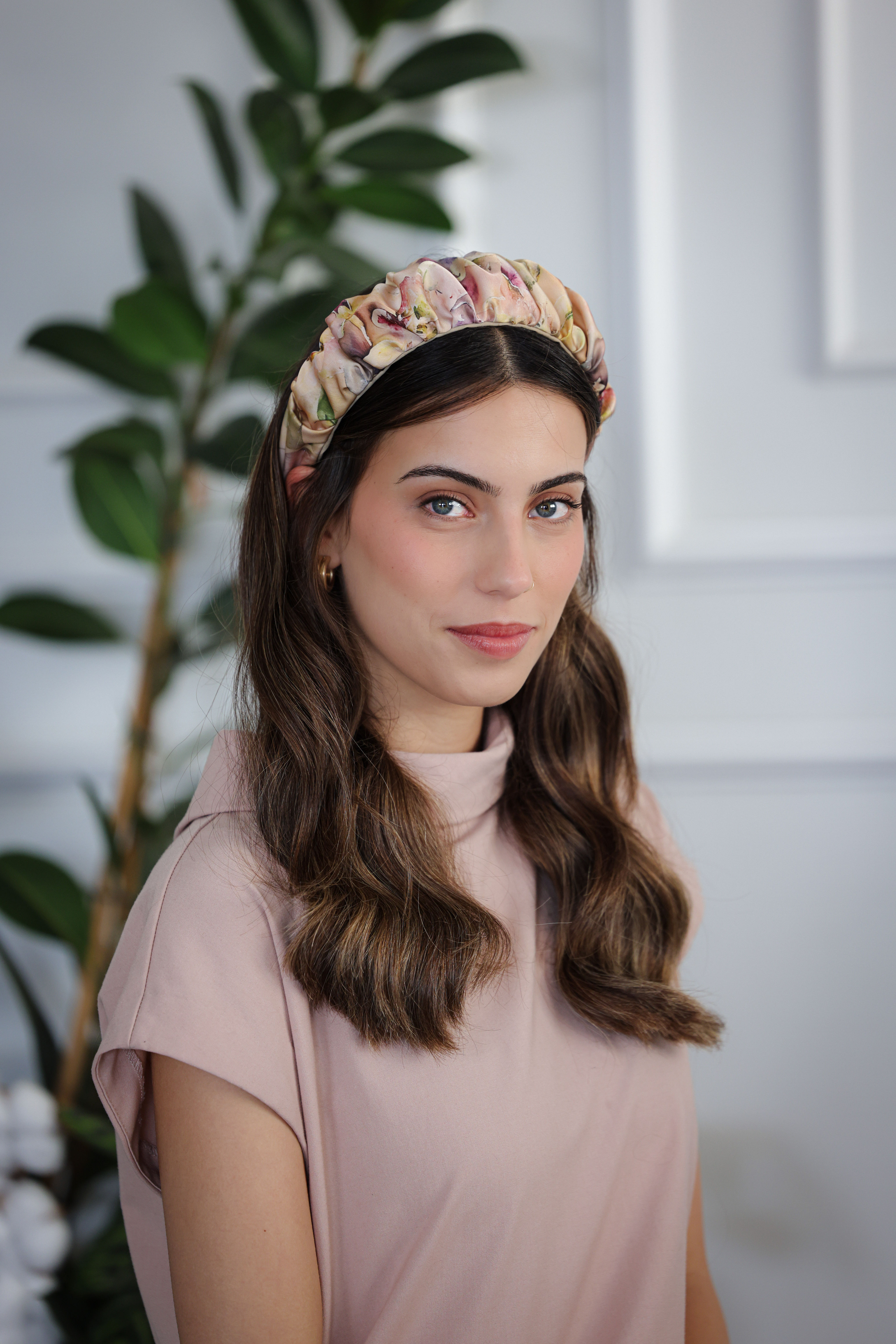 מיה פרחים צהובים