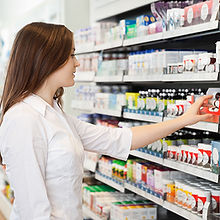 Chica en Farmacia