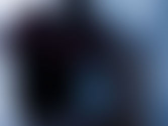 Muitas vezes, ao debatermos sobre o autismo, nos deparamos com o tema do isolamento social. Assim, é muito comum o surgimento de dúvidas e debates sobre como a pessoa no espectro lida com o isolamento, a solidão e a solitude.