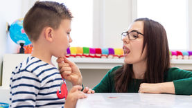 Fonoaudiologia e Autismo: relação, benefícios e a importância da estimulação precoce.